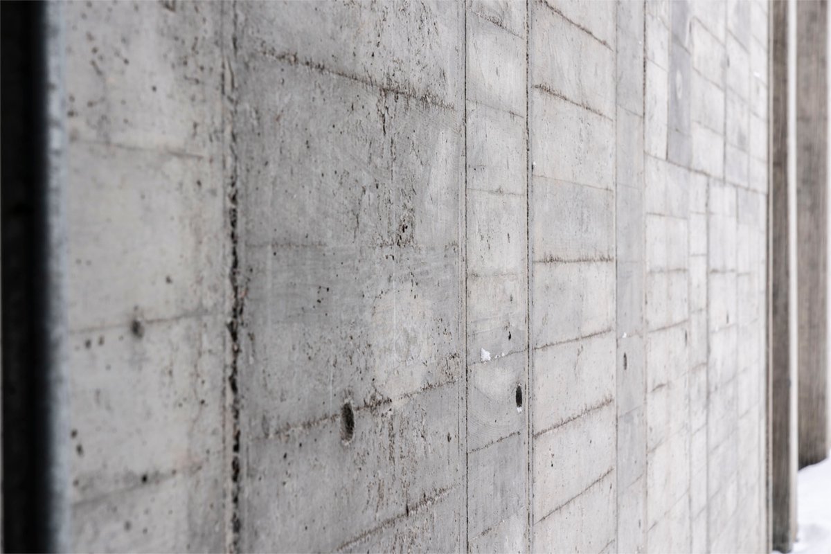 弘前市民会館 コンクリートの壁