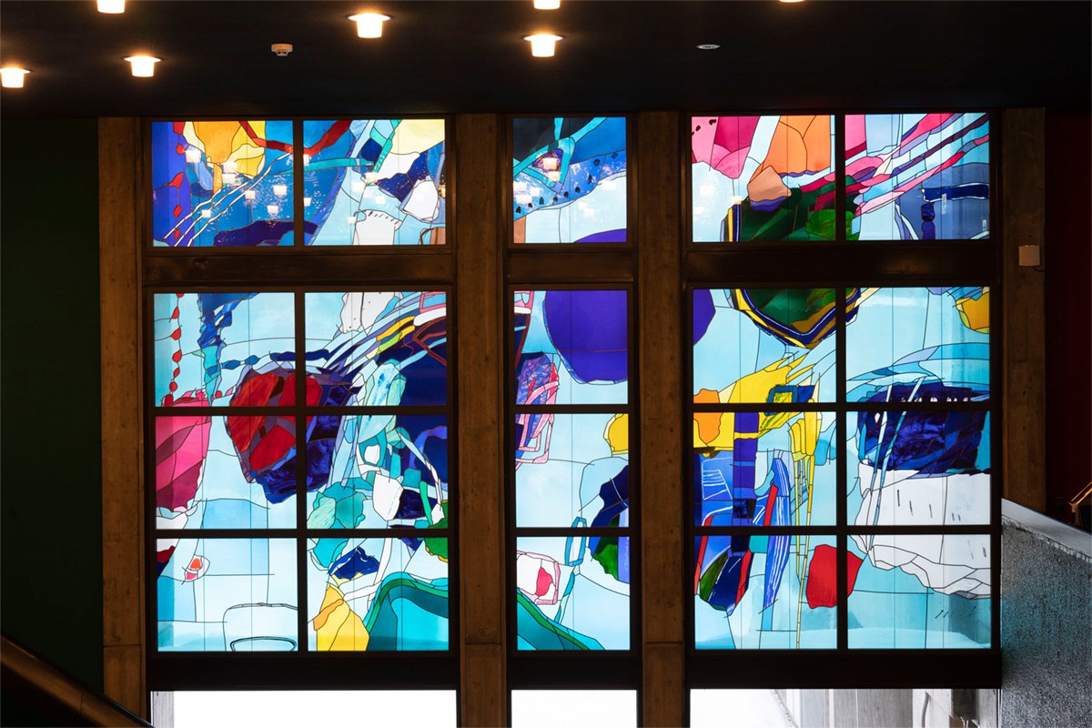 弘前市民会館 ステンドグラス「青の時間」