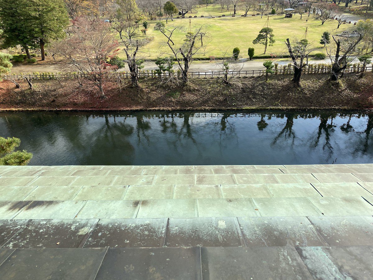 弘前公園 辰巳櫓（たつみやぐら）から見た景色と屋根